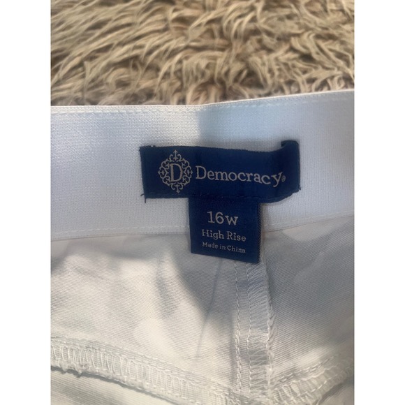 Democracy  New women’s camouflage high rise “ab” leisure shorts - Picture 6 of 10